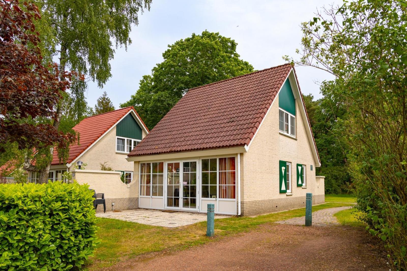 Bungalow - 6 Personen Gelegen In De Nabije Omgeving Van Avonturenpark Hellendoorn En De Prachtige Sallandse Heuvelrug En Eelerberg Zewnętrze zdjęcie