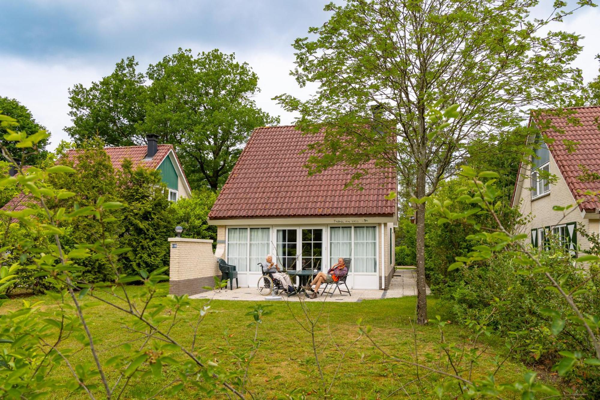 Bungalow - 6 Personen Gelegen In De Nabije Omgeving Van Avonturenpark Hellendoorn En De Prachtige Sallandse Heuvelrug En Eelerberg Zewnętrze zdjęcie